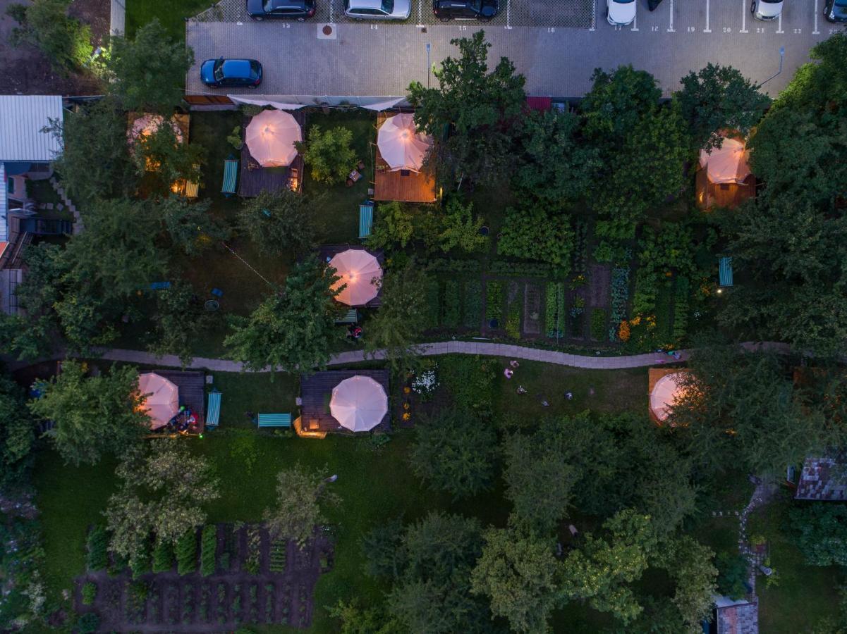 Hotel Dragonfly Gardens - The Wagons Braşov Exterior foto